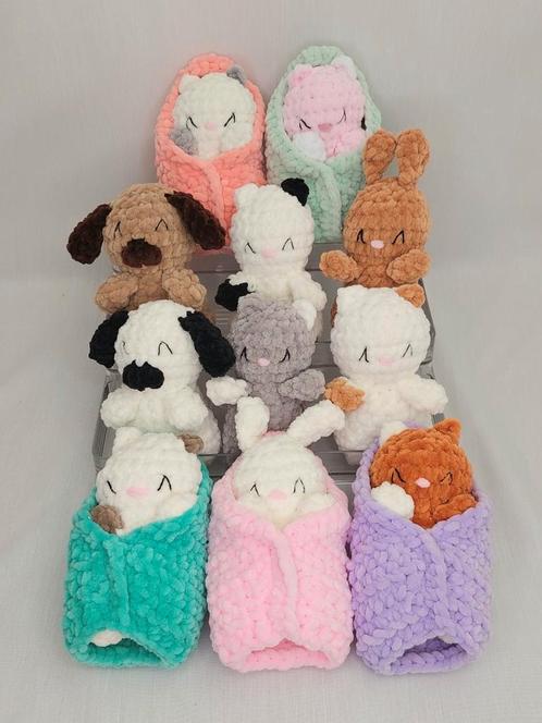 Gehaakte poes,hond, konijn in slaapzak en meer, Kinderen en Baby's, Speelgoed | Knuffels en Pluche, Nieuw, Konijn, Ophalen of Verzenden