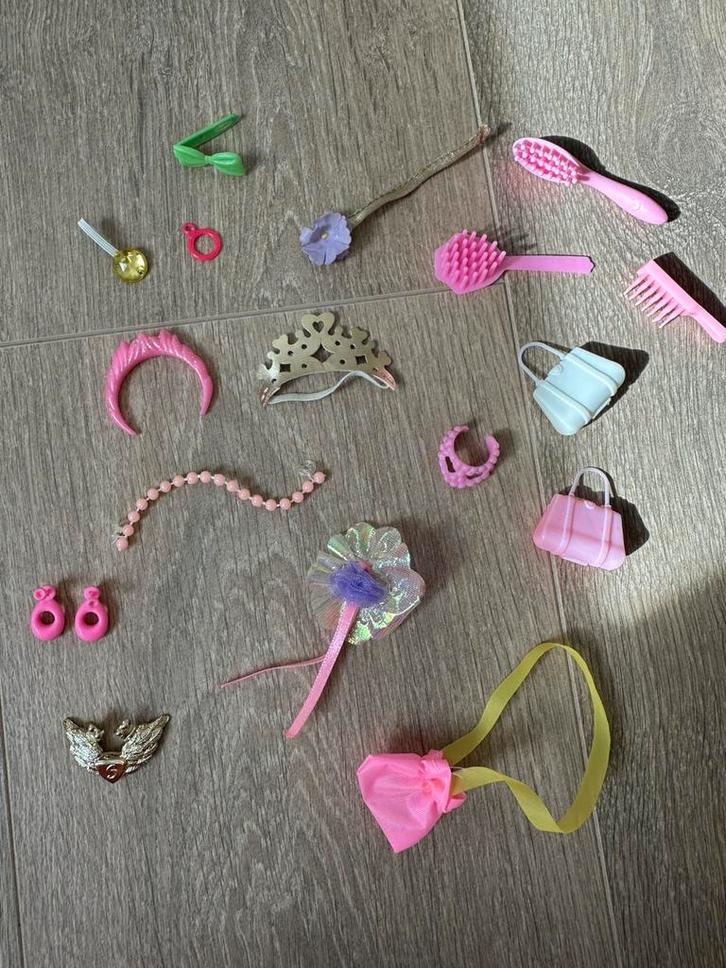 Barbie sieraden / accessoires, Kinderen en Baby's, Speelgoed | Poppen, Zo goed als nieuw, Barbie, Ophalen of Verzenden