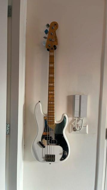 Fender Squier precision bass  beschikbaar voor biedingen