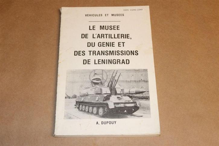 Museum Leningrad [1987] — Artillerie, Genie, Transmissies, Boeken, Oorlog en Militair, Gelezen, Tweede Wereldoorlog, Ophalen of Verzenden