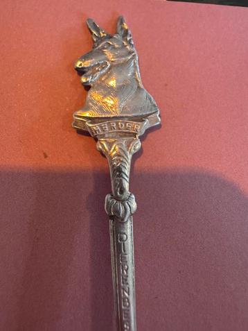 Verzilverd lepeltje herdershond hond dierenbescherming beschikbaar voor biedingen