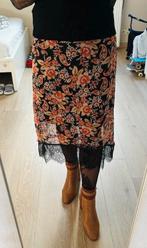 Bloemenrok Esqualo NIEUW, Kleding | Dames, Rokken, Maat 38/40 (M), Zwart, Ophalen of Verzenden, Onder de knie