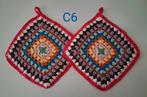 C6. 2 gehaakte pannenlappen verschillende kleuren., Ophalen of Verzenden, Nieuw, Haken, Overige typen