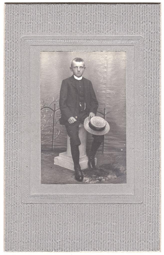 Kabinetfoto Kind Jongen Hoed - Foto Van den Anker Zaltbommel, Verzamelen, Foto's en Prenten, Gebruikt, Foto, Kind, Voor 1940, Ophalen of Verzenden