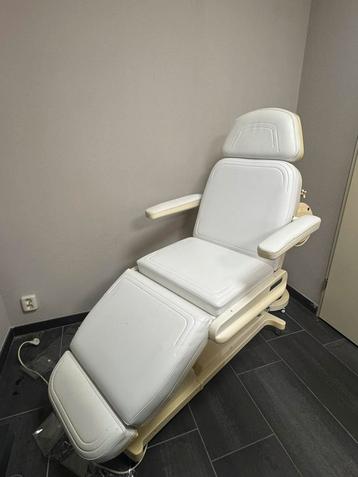 Professionele behandelstoel Cosmetronic - Elektrisch beschikbaar voor biedingen
