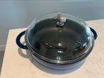 Staub lage braadpan 26 cm met Pyrex deksel, Gietijzer, Ophalen of Verzenden, Zo goed als nieuw, Staub