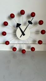 Vitra ball clock rood wand klok, Huis en Inrichting, Woonaccessoires | Klokken, Ophalen, Gebruikt, Wandklok