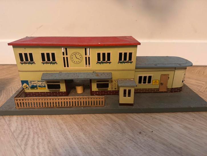 Marklin h0 set met station (vermoedel Kibri) en toebehoren, Hobby en Vrije tijd, Modeltreinen | H0, Gebruikt, Rails, Wisselstroom