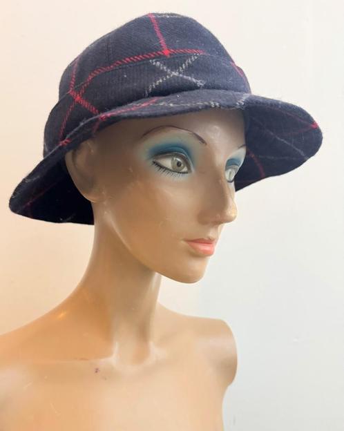 Burberry wollen hoedje M, Kleding | Dames, Hoeden en Petten, Zo goed als nieuw, One size fits all, Ophalen of Verzenden