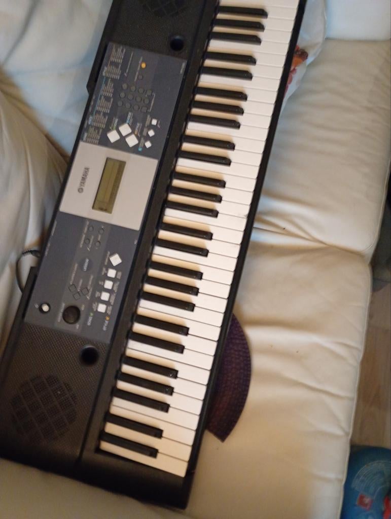 Yamaha Keyboard - YPT-220, Muziek en Instrumenten, Keyboards, Yamaha, Ophalen of Verzenden, Aanslaggevoelig, 61 toetsen
