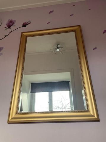 Spiegel goud 105 X 75 cm beschikbaar voor biedingen