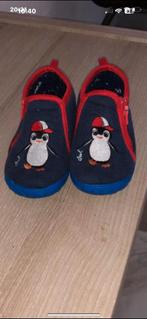 Leuke slofjes met pinguïn, maat 24, Ophalen of Verzenden, Zo goed als nieuw, Jongetje of Meisje, Slofjes
