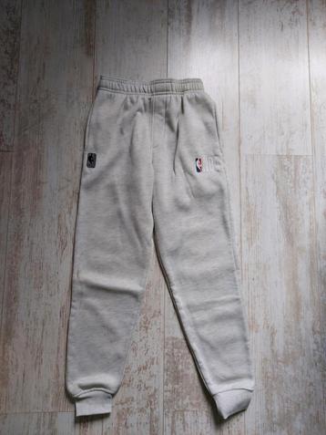 NBA Joggingbroek, Maat 10-12 jaar. beschikbaar voor biedingen
