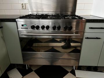 6 pits Fornuis met oven beschikbaar voor biedingen