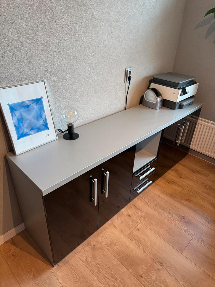 Dressior grijs/zwart, Huis en Inrichting, Kasten | Dressoirs, Gebruikt, 200 cm of meer, 25 tot 50 cm, Met lade(s), Met deur(en)