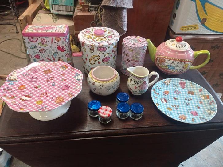 Cupcake Serveerschaal, Huis en Inrichting, Woonaccessoires | Schalen en Manden, Zo goed als nieuw, Schaal, Rond, Porselein of Keramiek