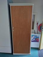 Retro houten degelijke kast voor kleding of berging, Ophalen, Zo goed als nieuw
