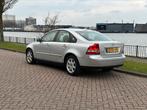 Volvo S40 2.4 140pk Aut 2006 - ❗️NW APK ❗️- IJskoude airco!, 74 €/maand, Zwart, 700 kg, S40