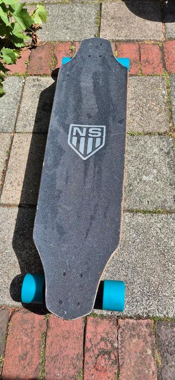 Bijna niet gebruikt longboard beschikbaar voor biedingen