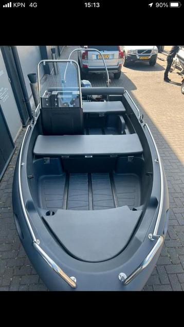 Consoleboot visboot beschikbaar voor biedingen