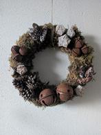 Mos krans met roestige bellen en dennenappels, Ophalen of Verzenden, Nieuw