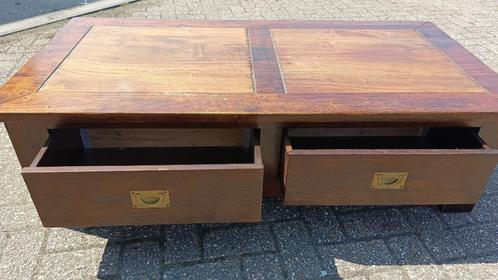 Prachtige notenhouten salontafel met 2 grote lades, Huis en Inrichting, Tafels | Salontafels, Gebruikt, Minder dan 50 cm, 50 tot 100 cm