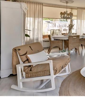 Schommelstoel oud wit met jute bekleding beschikbaar voor biedingen