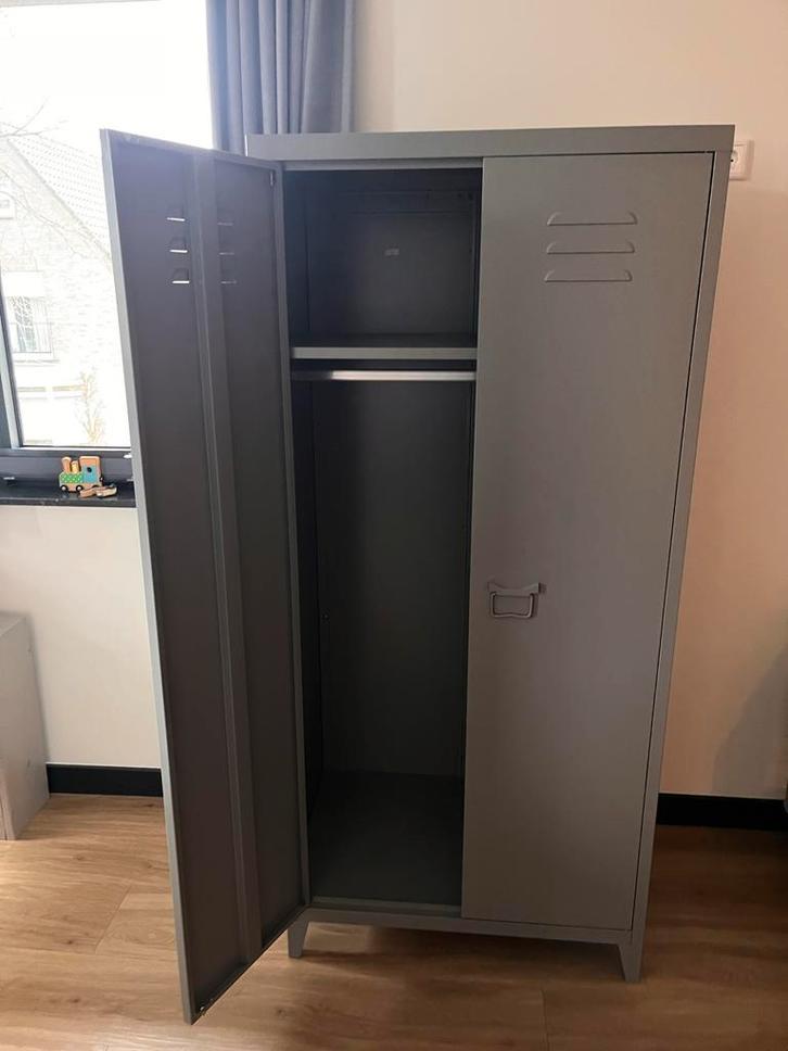 Grijze metalen kledingkast - industrieel/modern, Huis en Inrichting, Kasten | Kledingkasten, Gebruikt, 150 tot 200 cm, 50 tot 100 cm