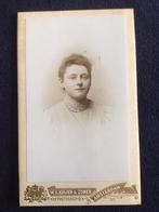 CDV, Vrouw, W.G. KUIJER & ZONEN, AMSTERDAM, Carte de Visite, Ophalen of Verzenden, Voor 1940, Gebruikt, Foto