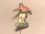 Metalen P.S.V. VOETBALLER VOETBALCLUB Speld (Rood/Zwart)., Verzenden, Zo goed als nieuw, Sport, Speldje of Pin