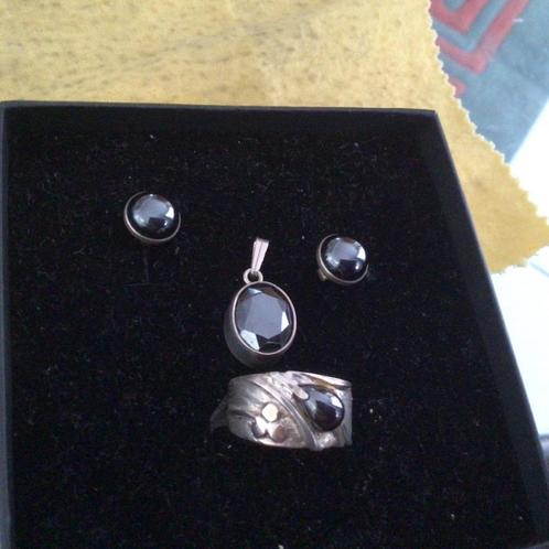 Vintage sieraden met zilver hematiet, ring,oorstekers,hanger, Sieraden, Tassen en Uiterlijk, Oorbellen, Gebruikt, Knopjes of Stekers
