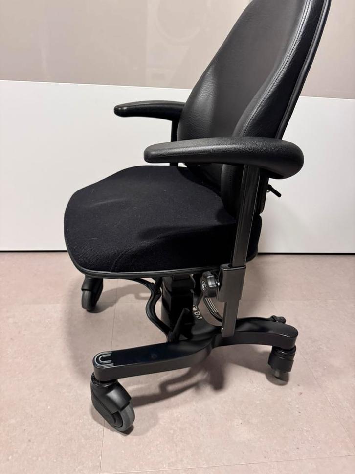 Vela Tango 700 elektrisch trippelstoel, Huis en Inrichting, Bureaustoelen, Zo goed als nieuw, Bureaustoel, Zwart, Ergonomisch