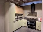 Showroom hoekkeuken Cerezo/ Freud, Huis en Inrichting, Keuken | Complete keukens, Ophalen, Hoekkeuken, Zo goed als nieuw, Composiet