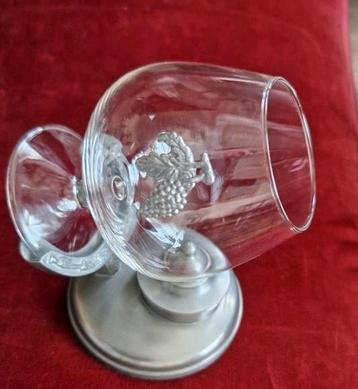 Glas met lichtje beschikbaar voor biedingen