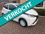 Toyota Aygo 1.0 VVT-i x-fun AIRCO ELEC RAMEN APK NAP DEALER, Voorwielaandrijving, Gebruikt, Euro 6, 4 stoelen
