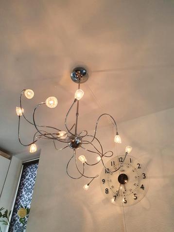 Mooie sierlijke design lamp.