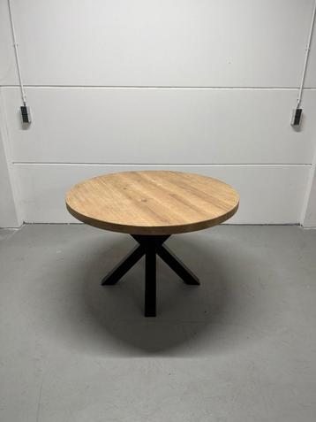 Eiken ronde tafel | 120 cm | gepoedercoate tafelpoot beschikbaar voor biedingen