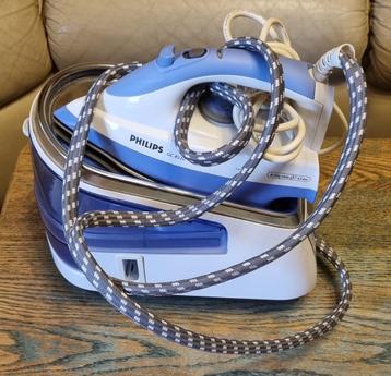 Philips GC8220 stoomstrijkijzer met defect aan watertank.  beschikbaar voor biedingen