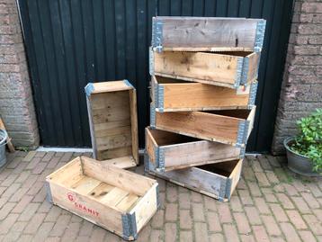 Industriële bloembakken of kratten beschikbaar voor biedingen