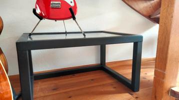 Zwarte Moderne Tafel met Glas beschikbaar voor biedingen