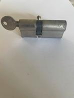 Cilinderslot 7 cm sleutel 2 x, Ophalen of Verzenden, Gebruikt, Slot
