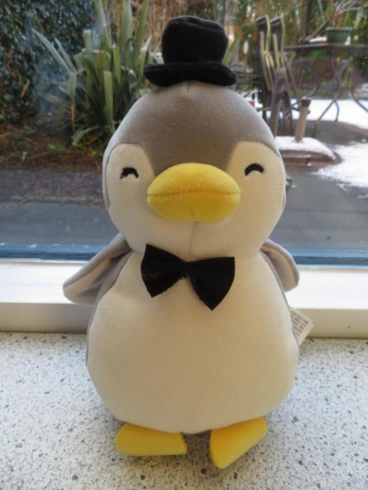 Pinguïn met zwart hoedje merk Miniso bruidegom hoge hoed, Kinderen en Baby's, Speelgoed | Knuffels en Pluche, Zo goed als nieuw