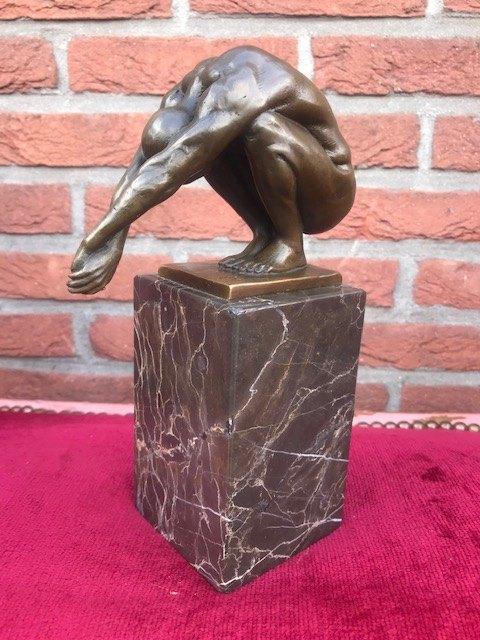 mannelijk naakt, THE DIVE, brons en marmer, Antiek en Kunst, Kunst | Beelden en Houtsnijwerken, Ophalen of Verzenden