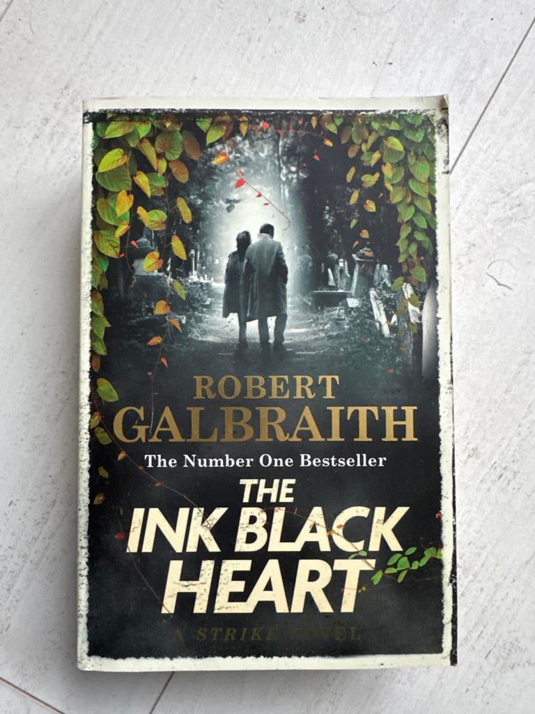 Robert Galbraith - Het Zwarte Hart, Boeken, Ophalen of Verzenden, Zo goed als nieuw, Nederland