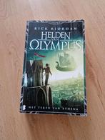 Boek rick riordan helden van olympus teken athena deel 3 ya, Boeken, Ophalen of Verzenden, Zo goed als nieuw