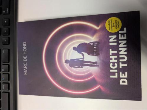 Marc de Hond - Licht in de tunnel, Boeken, Overige Boeken, Zo goed als nieuw, Ophalen of Verzenden