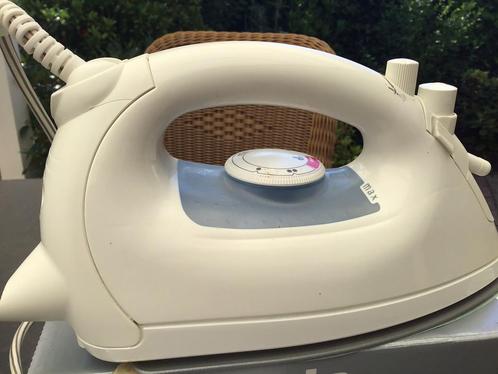 Stoomstrijkijzer Rowenta nieuw 1400 watt met koffiezet app., Huizen en Kamers, Kamers te huur