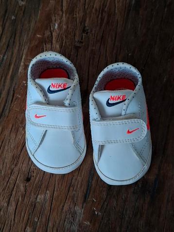 Nike baby schoentjes.  beschikbaar voor biedingen