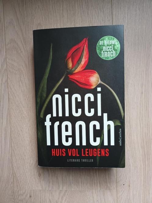Huis vol Leugens, Boeken, Thrillers, Zo goed als nieuw, Nederland, Ophalen of Verzenden