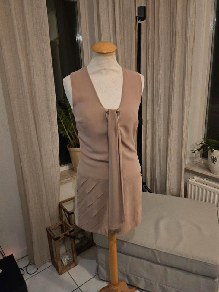 Elegante Elisabetta Franchi jurk, Kleding | Dames, Jurken, Zo goed als nieuw, Maat 34 (XS) of kleiner, Beige, Boven de knie, Ophalen of Verzenden